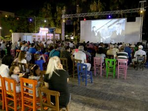 Kepez’de açık havada nostaljik sinema keyfi