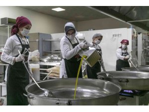 Büyükşehir Belediyesi, zeytinleri zeytinyağına dönüştürdü, aşhanede kullanmaya başladı