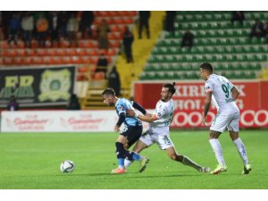 Süper Lig: Alanyaspor: 1 - Adana Demirspor: 2 (İlk yarı)