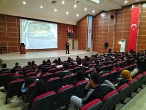 Mersin’de lise öğrencilerine trafik eğitimi