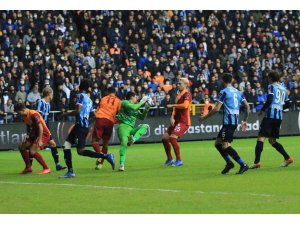 Spor Toto Süper Lig: Adana Demirspor: 0 - Galatasaray: 0 (İlk yarı)