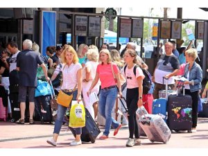 Antalya’ya gelen turist sayısı 9 milyonu geçti