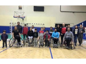 Osmaniye’de badminton turnuvası düzenlendi