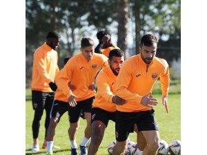 Adanaspor’da 3 futbolcunun koronavirüs testi pozitif çıktı