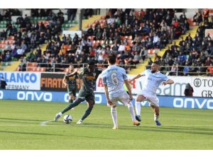 Spor Toto Süper Lig: Alanyaspor: 1 - Medipol Başakşehir: 1 (İlk yarı)