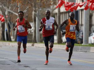 5 Ocak Adana Kurtuluş Yarı Maratonu tamamlandı