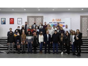 Erasmus programı ile Antalya’ya gelen gençler, şehrin temizliğine dikkat çekti