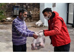 Mersin Büyükşehir Belediyesi, vatandaşa 50 ton daha patates ve soğan dağıtıyor