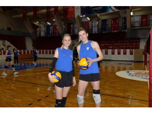 Çukurova Belediyesi Spor Kulübü voleybolcularından taraftara çağrı