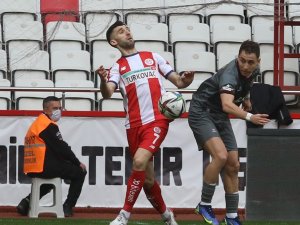 Spor Toto Süper Lig: Antalyaspor: 2 - Fatih Karagümrük: 0 (İlk yarı)