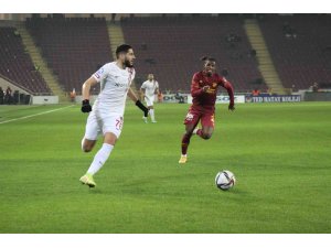 Spor Toto Süper Lig: Hatayspor: 2 - Göztepe: 0 (İlk yarı)