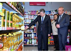 Vali Yılmaz, marketlerde ’stokçuluk’ ve ’fahiş fiyat’ denetimi yaptı