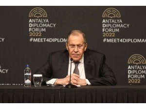 Lavrov: "Başkan Putin, Zelenskiy ile görüşebilir, temastan kaçmaz"