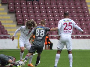 Spor Toto Süper Lig: A. Hatayspor: 2 - Fatih Karagümrük: 0 (İlk yarı)