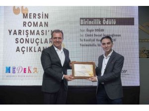 Başkan Seçer, Mersin Roman Yarışmasının ödül törenine katıldı