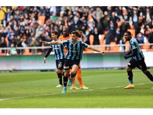 Spor Toto Süper Lig: Adana Demirspor: 1 - Başakşehir: 0 (İlk yarı)