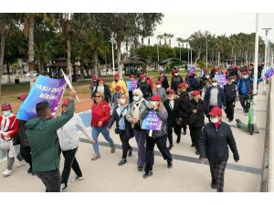 Mersin’de ’Aktif ve başarılı yaş alma yürüyüşü’ düzenlendi