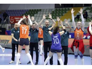 Kadınlar 1. Voleybol Ligi: Çukurova Belediyesi: 3 - Antalya Muratpaşa Belediyespor: 2