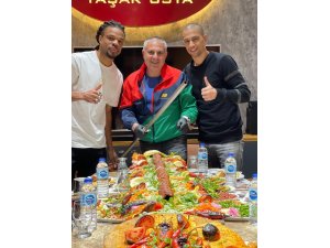 Remy ve Gökhan İnler’in kebap keyfi