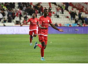 Antalyaspor’da Haji Wright’ın performansı sevindiriyor