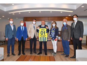 Vali Elban’a 01 numaralı Fenerbahçe forması