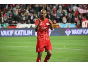 FT Antalyaspor’da defansın sigortası Naldo