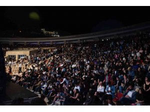 Hatay’da Feridun Düzağaç konser verdi