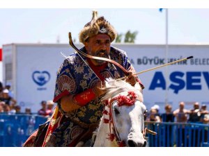 Yörük Türkmen festivalinde savaş oyunları nefes kesti