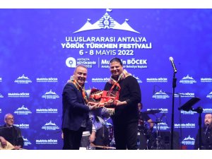 Kubat, Yörük Türkmen Festivalinde sevenleriyle buluştu