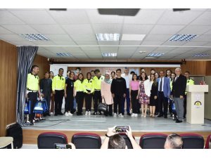 Polis, öğrencilere trafik kurallarını tiyatroyla öğretti