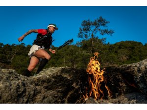 Tahtalı Run to Sky’da sporcular deniz seviyesinden 2 bin 365 metre zirveye koşarak çıktılar