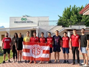 Yüzme şampiyonasına Antalyaspor damgası