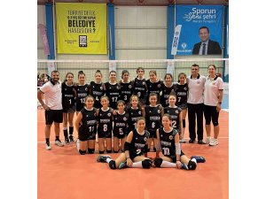 Döşemealtı Kız Voleybol Takımı yarı finalde