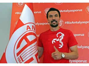 Antalyaspor kaleci Alperen Uysal ile 2+1 yıllığına anlaştı