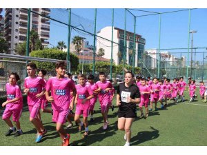 İskenderun’da geleceğin futbolcularına kadın antrenör