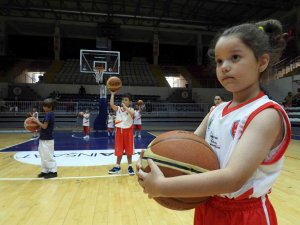 Sporculara lisans öncesi basketbol atölyesi