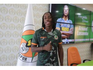 Alanyaspor, Fransız Arnaud Lusamba’yı renklerine bağladı