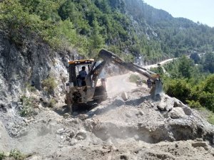 Antalya’da yayla yolları ve banklar yenilendi