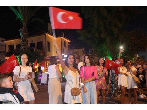 Alanya’da 30 Ağustos coşkusuna turistler de ortak oldu