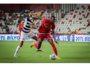 Spor Toto Süper Lig: Antalyaspor: 0 - Kasımpaşa: 1 (İlk yarı)