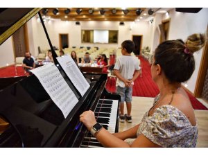 Konyaaltı’nda Müzik Akademisi seçmelerine yoğun ilgi