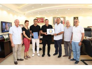 Hollandalı turistler Alanya’dan memnun