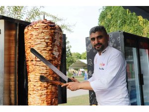 "Piton Döner" Adana Lezzet Festivali’nde yoğun ilgi gördü