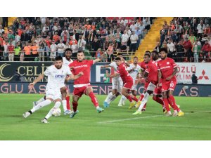 Spor Toto Süper Lig: Corendon Alanyaspor: 1 - FTA Antalyaspor: 0 (İlk yarı)