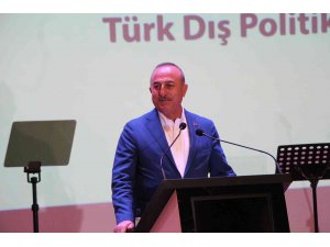 Bakan Çavuşoğlu üniversite öğrencileri ile bir araya geldi