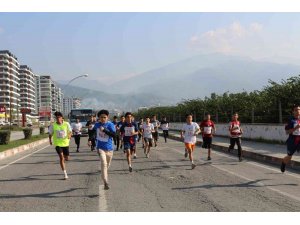 Dörtyol’da ‘İlk Kurşunun’ atılışının 104. yılı kros koşusu düzenlendi