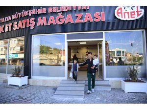 Antalya’da Halk Et Satış Mağazalarından 3 yılda 1 milyon 84 bin 422 kg et ürünü satıldı