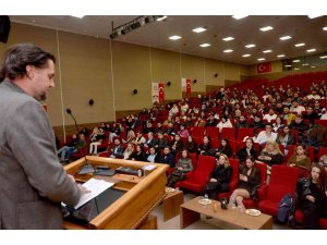 Ünlü tasarımcı Çak: "Kendinize inanın ve sevdiğiniz işi yapın"