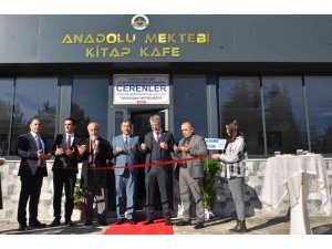 Elbistan’da bir okula ‘Anadolu Mektebi Kitap Kafe’ açıldı