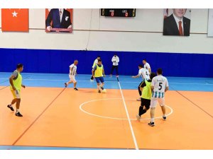 Kemer’de kurumlar arası futsal turnuvası başladı